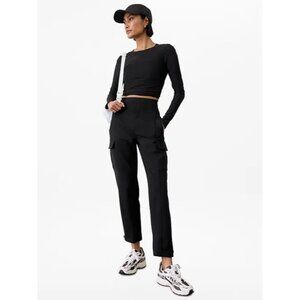 Athleta Endless High Rise Cargo Pant Textured, stretch fabric apered fit Sz 14